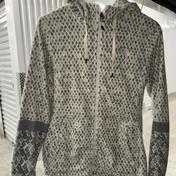 The North Face Cream and Gray Fleece Jacket - Picture 1 of 7
